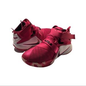Teenager Nike LeBron Soldier Girl’s Shoes Sz 5Y
